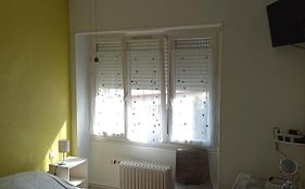 Chambre Meublee Au Coeur De Ville - Chez L'Habitant